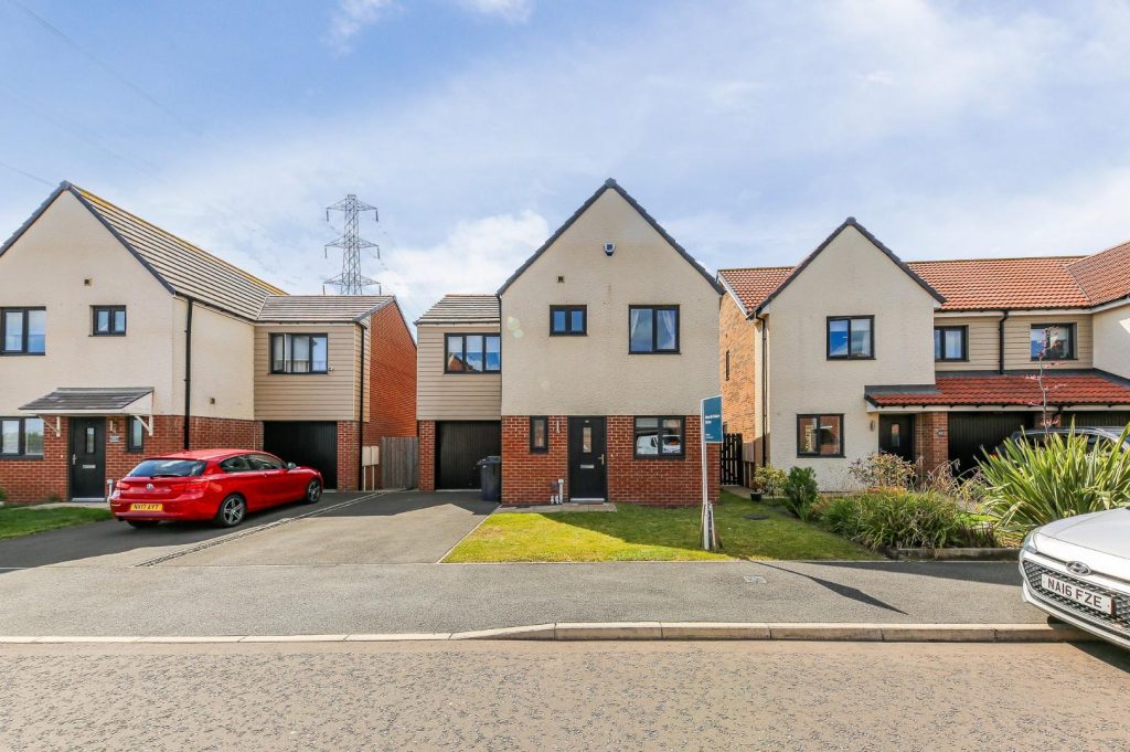 Swallow Drive, Holystone, NE27