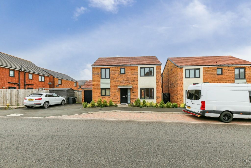 Rowchester Way, Holystone, NE27