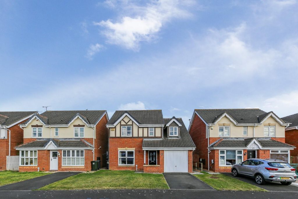 St. Cuthberts Way, Holystone, NE27