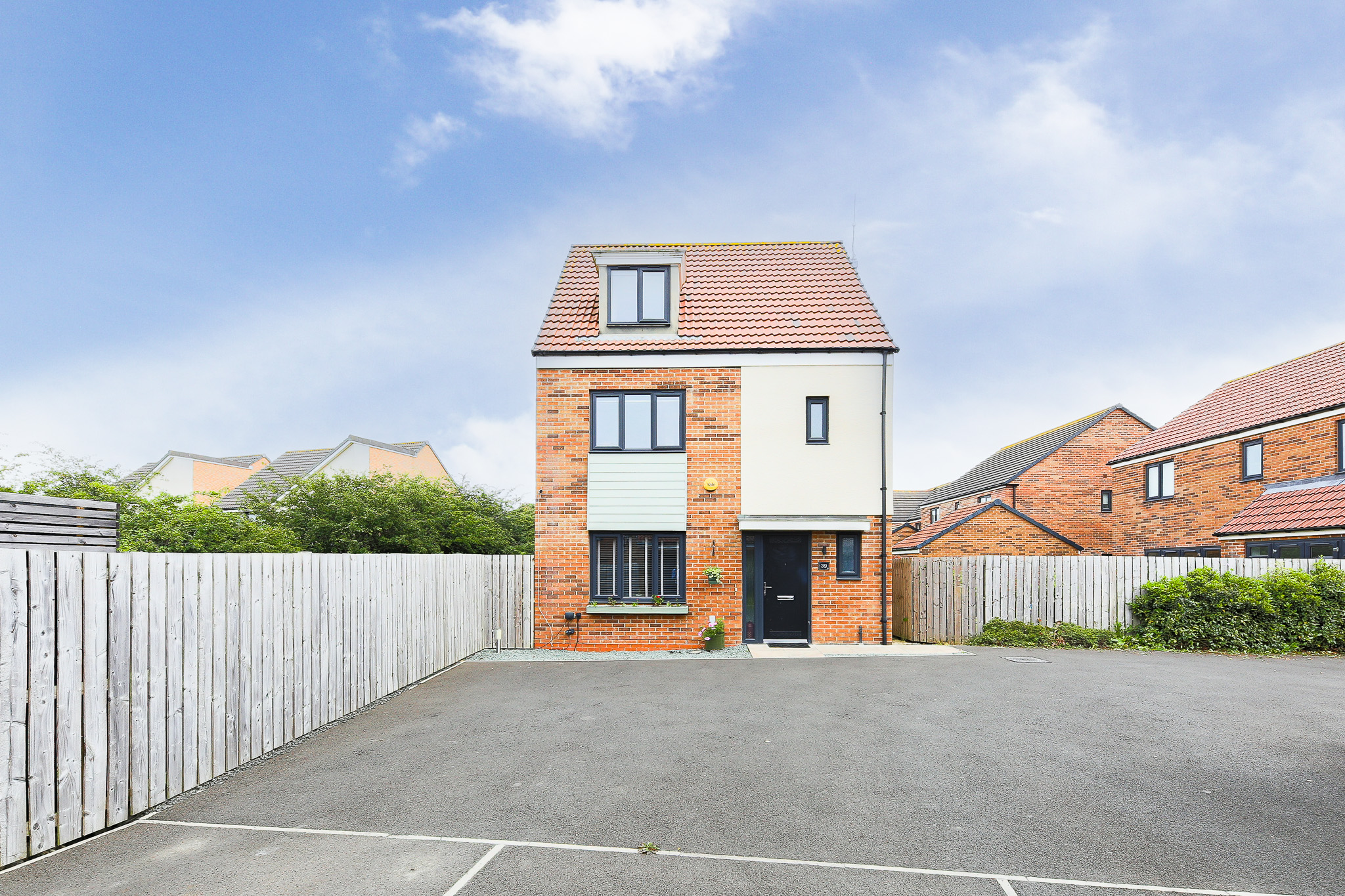Cornmill Crescent, Holystone, NE27